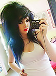 These scene chicks know how to work their bodies